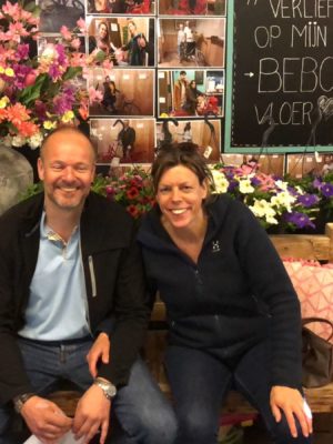 Oltehof uit Bathmen is super blij met de service en de hulp van Bas. Nu nog wachten hoe de vloer er in komt. Oltehof uit Bathmen is super blij met de service en de hulp van Bas. Nu nog wachten hoe de vloer er in komt.