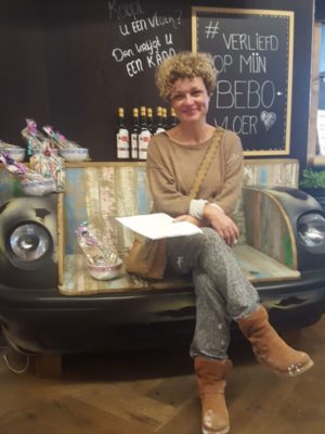 Deze dame uit Bornerbroek is blij met haar laminaatvloer