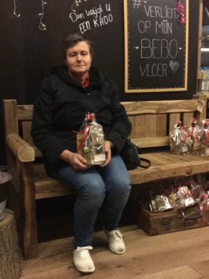 Deze mevrouw uit Vroomshoop is blij met haar laminaat vloer